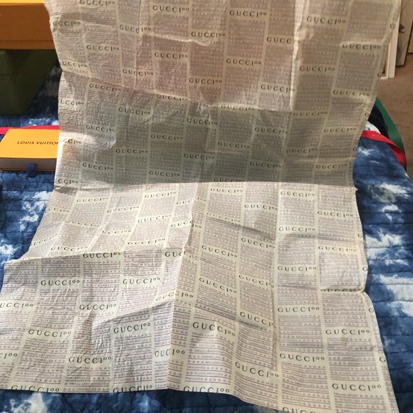 BACK with a RARE Gucci Wrapping Paper Gift Paper Authentic - Picture 2 of 2